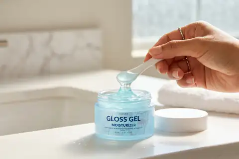 Langkah 1 oleskan Calming Barrier Gloss Gel untuk menenangkan kulit